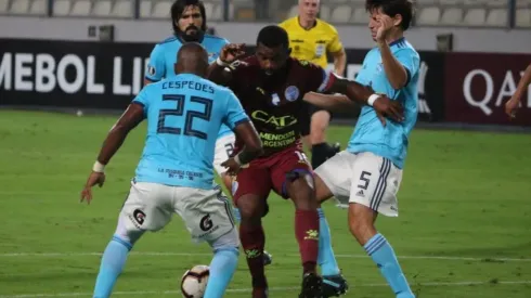 Cristal no pudo impedir el empate del cuadro argentino -ayer de Vinotinto-