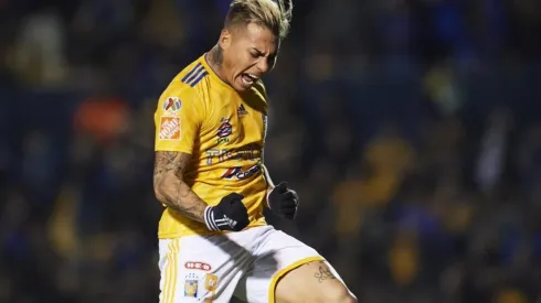 Vargas celebra su gol ante Querétaro.