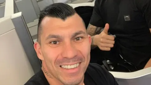 Así de feliz luce Medel en la víspera del duelo con la UC