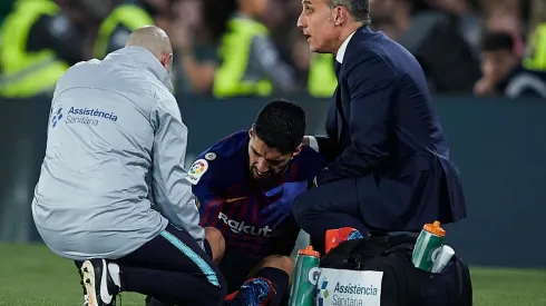 Luis Suárez se lesiona y llegará justo ante el Manchester United