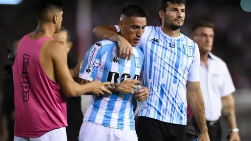 Ricardo Centurión se agarra a combos en un partido de futsal