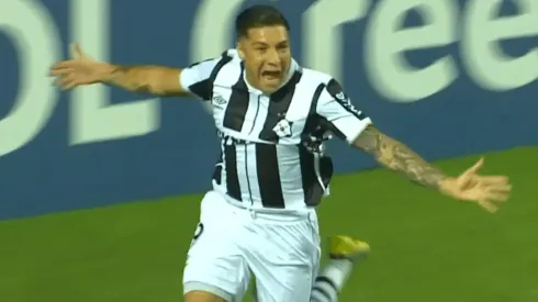 Bravo celebró su gol en la Sudamericana