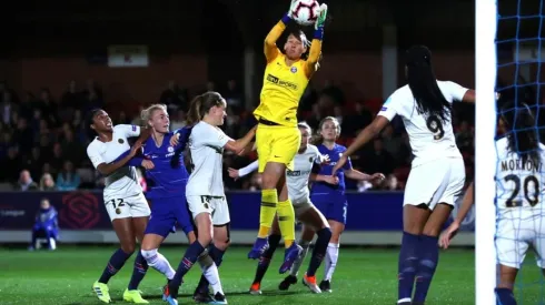 Tiane Endler en la ida contra el Chelsea.