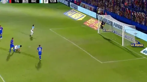 El momento en el que Marinelli dejó la pelota viva para Racing