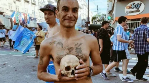 Hincha de Racing llevó el cráneo de su abuelo para celebrar la Superliga
