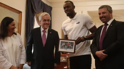 Piñera le regaló un meme a Bolt donde salen ambos