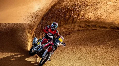 José Ignacio Cornejo sorprende con su temporada en el rally de motos