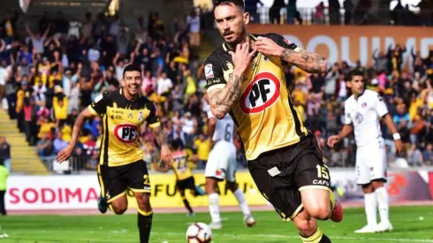 Mauricio Pinilla celebra su gol ante Colo Colo.