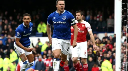 Arsenal cayó ante Everton y la lucha por la Champions quedó abierta