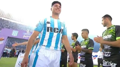 Racing recibió el pasillo de campeón por parte de Defensa