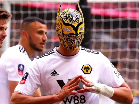 Raúl Jiménez celebró su gol con la máscara de Sin Cara