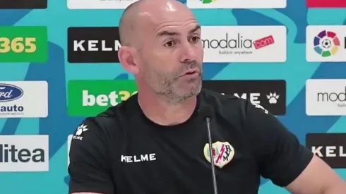 Paco Jémez le contesta al único periodista presente