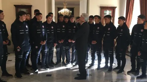 Piñera hace instantes con la Sub 17 en la Moneda