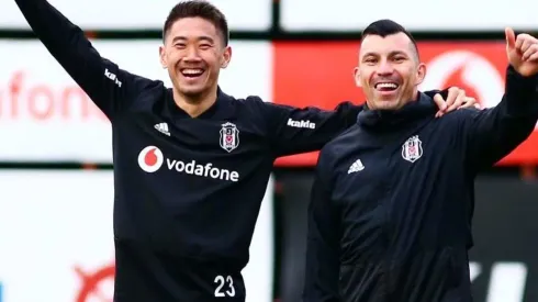 Gary Medel junto a su amigo Shinji Kagawa