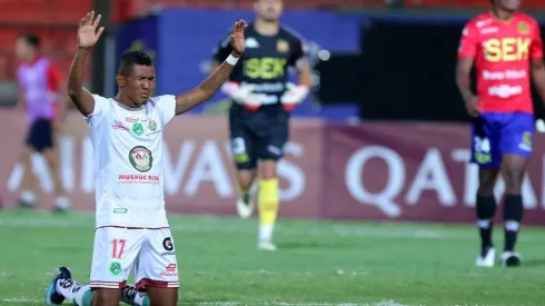 Los ecuatorianos aguardan con dientes afilados a los chilenos en la altura de Ambato