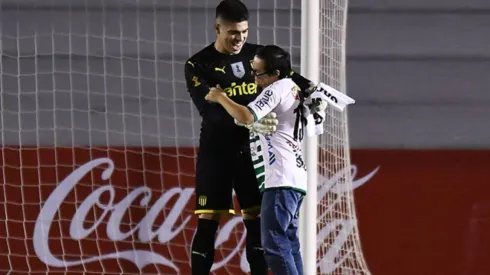 Dawson y Lucas tras el penal que convirtió el segundo