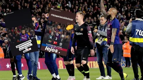 Saludos de lujo para el campeón Vidal.