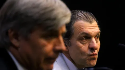 Mosa acompañado de Mayne-Nicholls