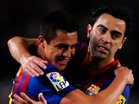 Alexis Sánchez llora el retiro de Xavi: "El número uno del medio campo"