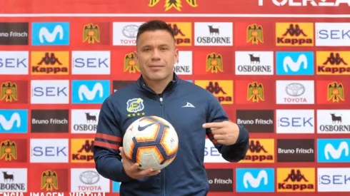 Alvaro Ramos y el balón de la discordia