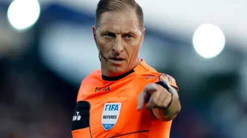 El mundialista Néstor Pitana llevará el silbato en la visita de la UC a Gremio