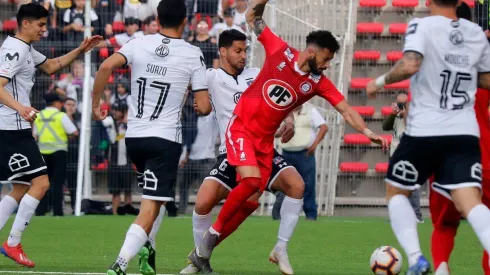 Larrondo ya puso en problemas a los albos