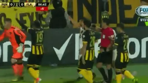 Roberto Tobar manejó de buena forma el desconsuelo de los uruguayos