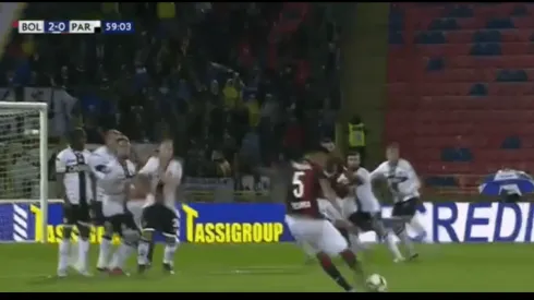 Pulgar se manda golazo de tiro libre en victoria del Bologna ante Parma