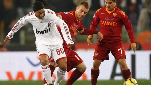 De Rossi y Pizarro coincidieron en el mediocampo de la Roma