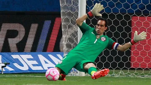 Claudio Bravo jugó su último partido por la selección en octubre de 2017
