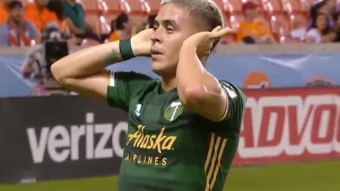 Brian Fernández festeja su primer gol en la MLS.