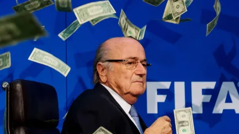 Joseph Blatter le reclama 120 relojes de lujo a la FIFA