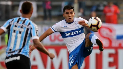 César Pinares jugando por la UC