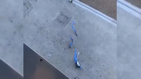 A los jugadores del Manchester City se le cae la copa de la Premier League y queda destrozada