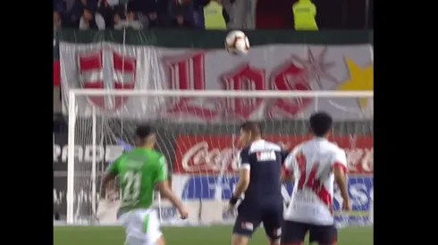 Cabezazo del árbitro en Chile