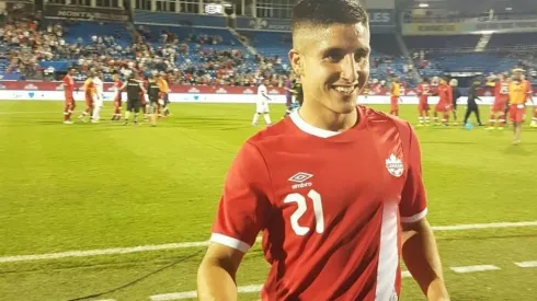Juan Cordova con la camiseta de Canadá