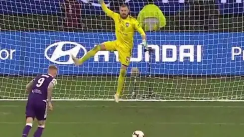 A lo Fortnite: Arquero bailarín gana definición a penales y sale campeón