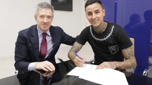 Erick Pulgar en el acto de la renovación de su contrato en Bologna