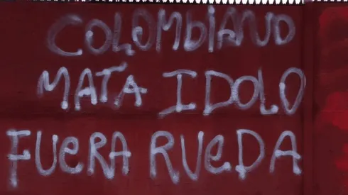 "Colombiano mata ídolo. Fuera Rueda" decía el rayado en Pinto Durán
