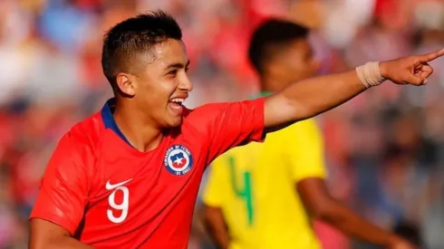 Nicolás Guerra jugando por la Selección Chilena