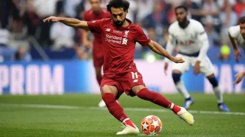 Liverpool abre la cuenta al minuto de juego con penal de Salah
