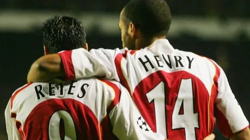 Thierry Henry junto a La Perla en Arsenal