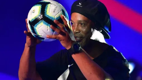 Ronaldinho fue el presentador oficial del balón de la Copa América