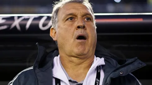 El Tata como DT de México ante Chile.