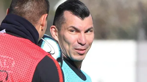 Gary Medel se hará exámenes este martes