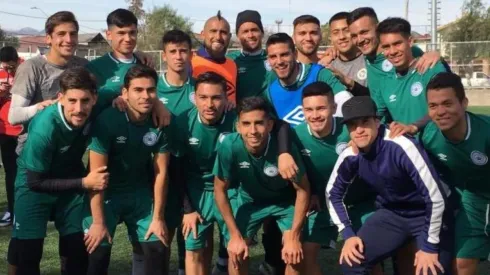 Arturo Vidal compartió con el plantel de Rodelindo Román