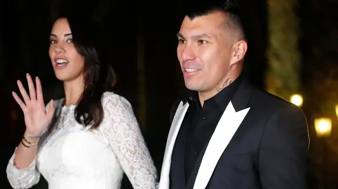 Gary Medel y su esposa