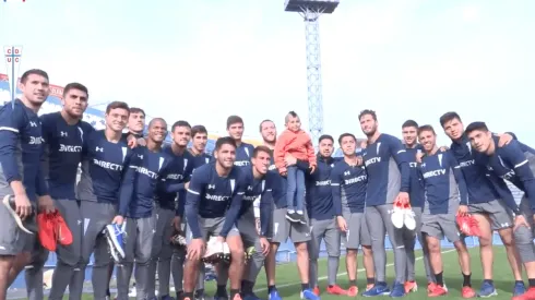 Niño iraní fanático de Arturo Vidal compartió con el plantel de la UC