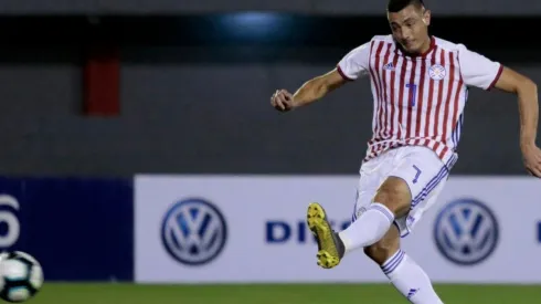 Óscar Cardozo anotó desde el punto penal el 1-0 sobre Honduras. (Foto: Twitter Selección de Paraguay)
