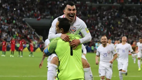 Gary Medel igual a Claudio Bravo en partidos por la Roja